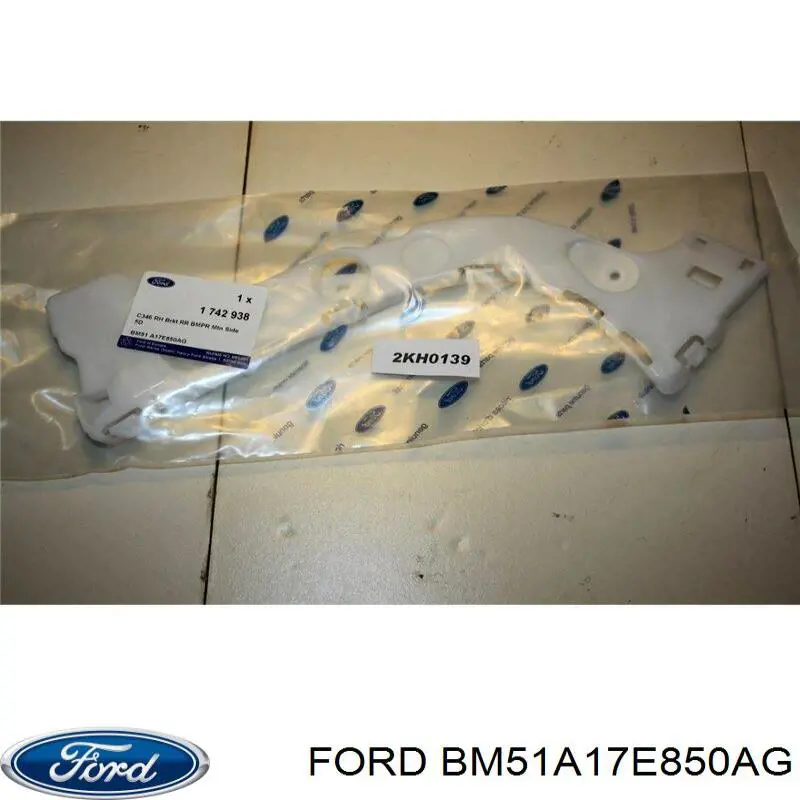 Правый кронштейн заднего бампера Ford 1733016