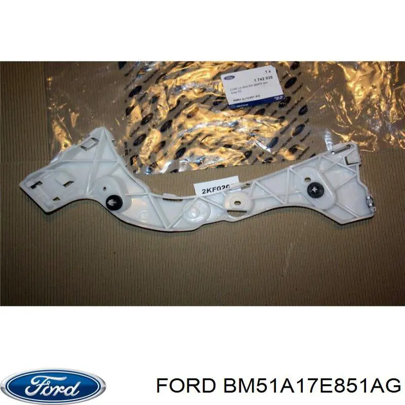 BM51A17E851AG Ford Кронштейн бампера заднего