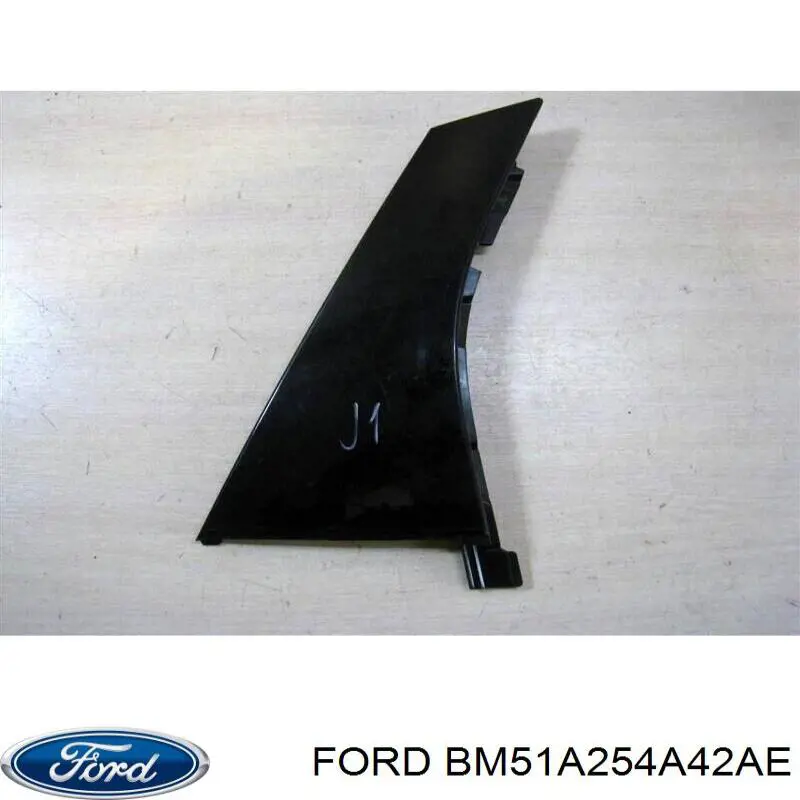 1708915 Ford накладка двери задней правой вертикальная