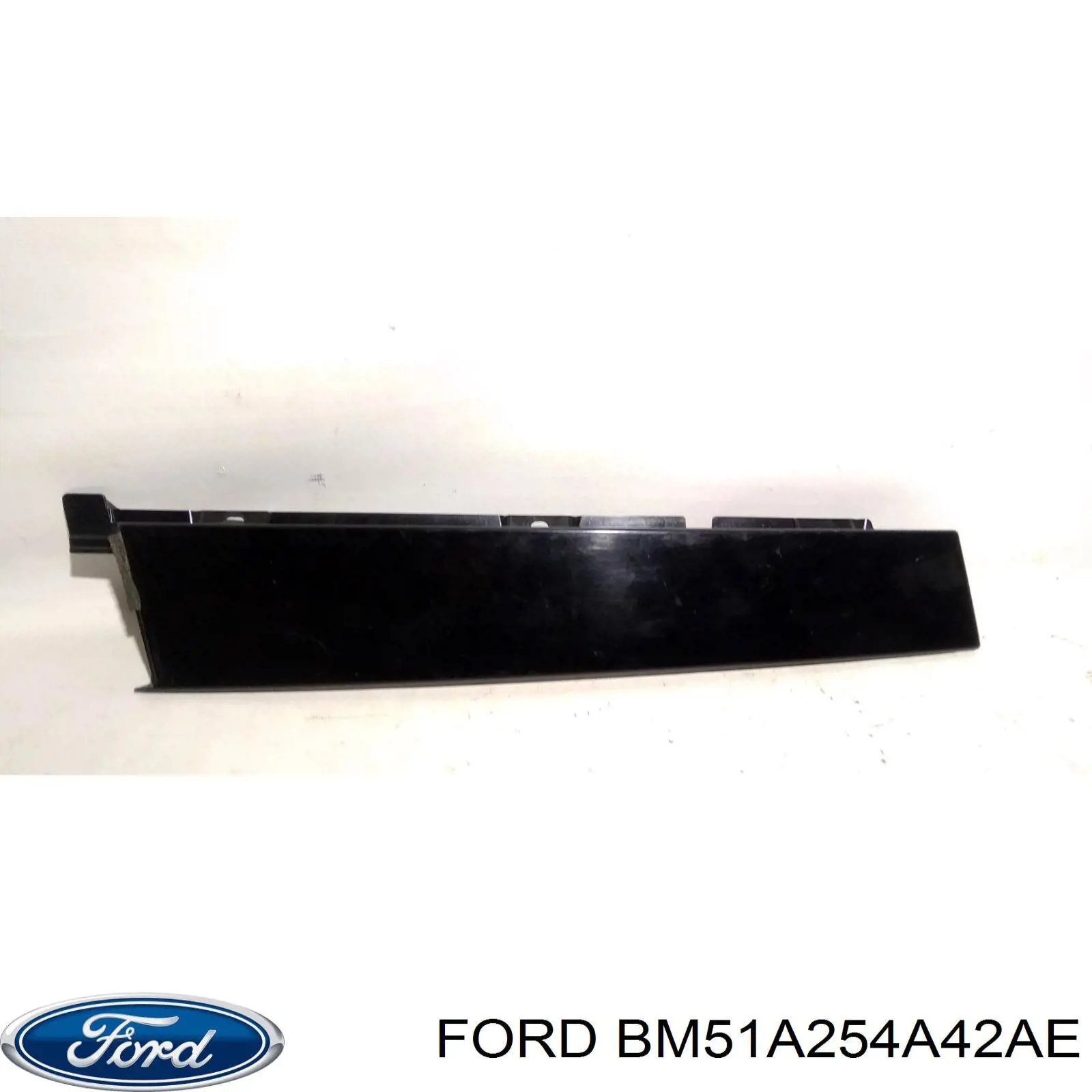 Купить 1708915 Ford Накладка двери задней правой вертикальная