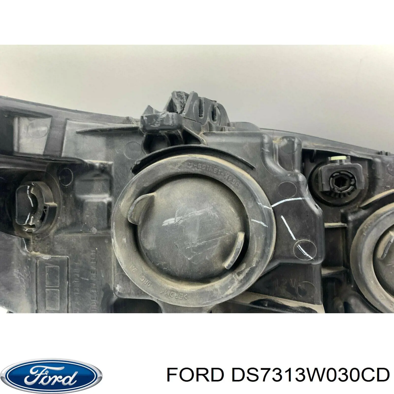 Левая фара DS7313W030CD Ford