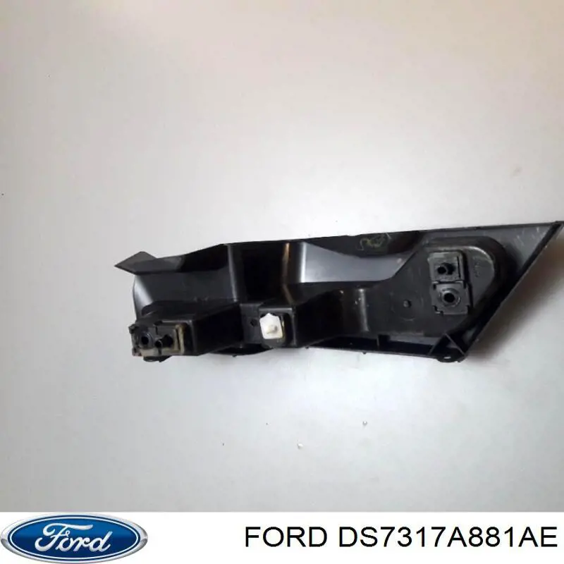 Купить DS7317A881AE Ford Кронштейн бампера заднего внешний правый