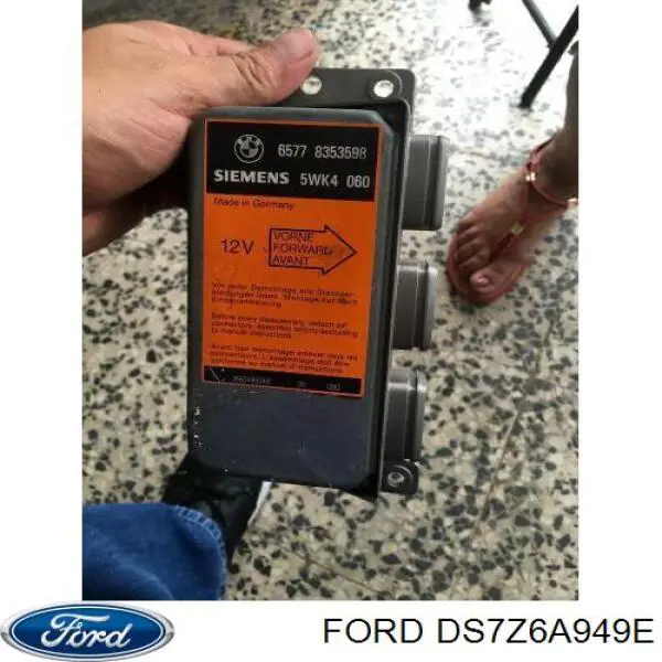 Купить DS7Z6A949E Ford Крышка двигателя
