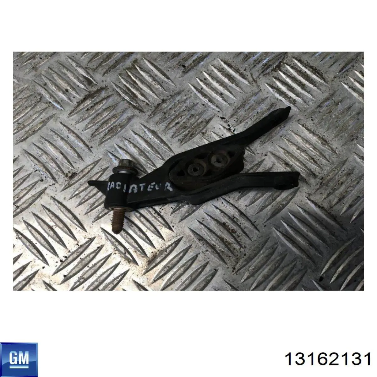Купить 13162131 General Motors Кронштейн радиатора верхний