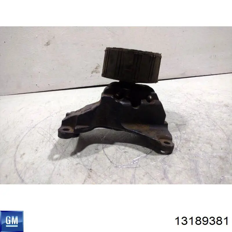 Кронштейн подушки (опоры) двигателя правой General Motors 5684152 цена, от 8.44 USD