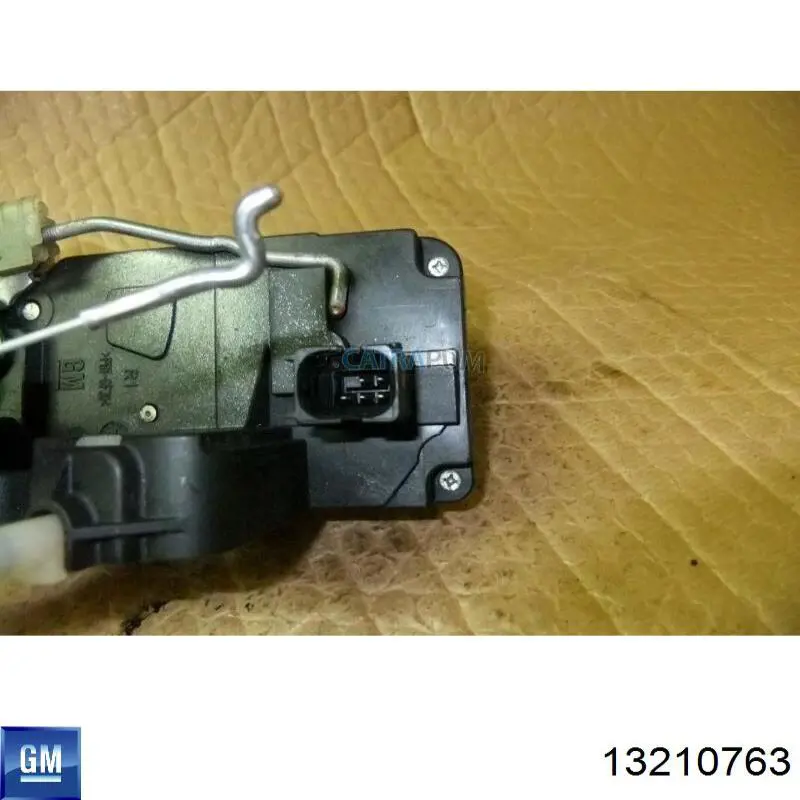 Замок двери задней правой 5133130 Opel