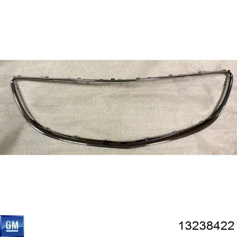 Накладка (рамка) решетки радиатора 6400243 Opel
