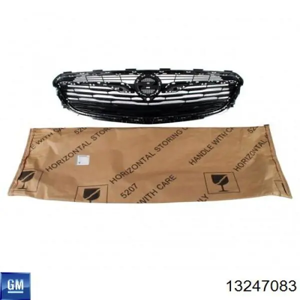 Решетка радиатора 13247083 Opel
