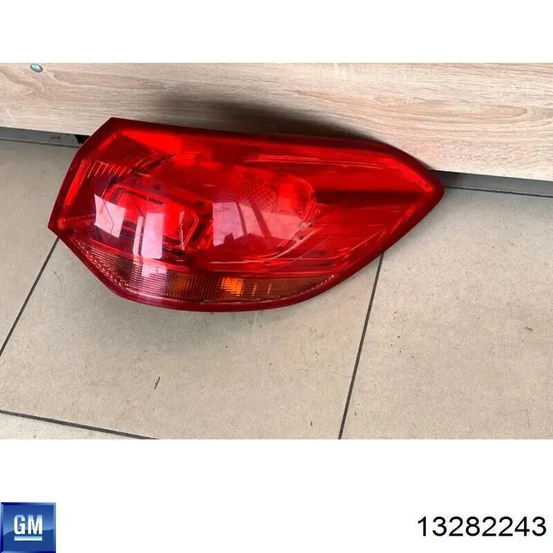 Фонарь задний правый внешний 5511886T Polcar