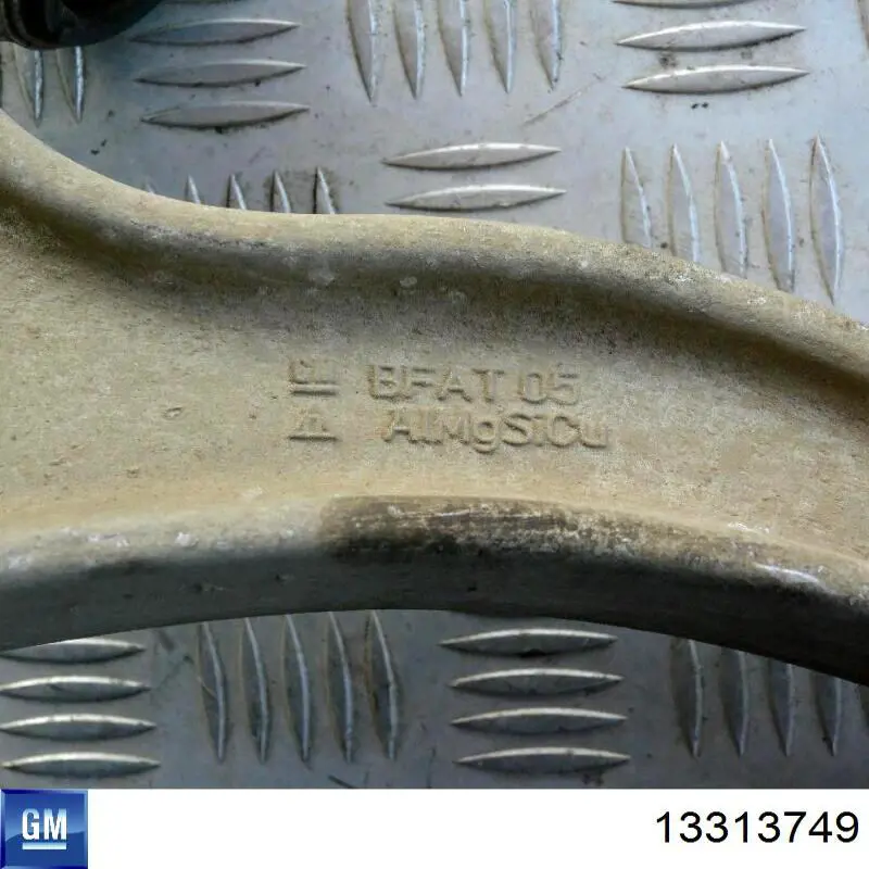 Нижний рычаг 13313749 General Motors