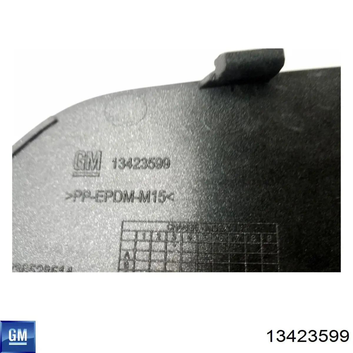 13423599 General Motors заглушка бампера буксировочного крюка передняя