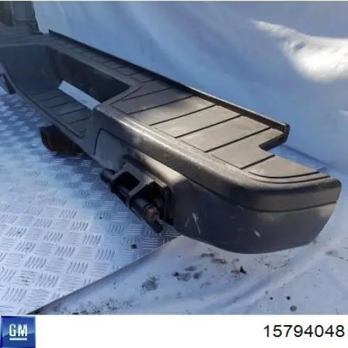 Накладка бампера заднего верхняя защитная (ступень-подножка) General Motors 15794048 цена, от 88.98 USD