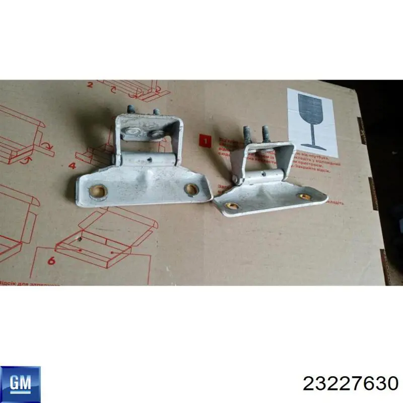 23227630 General Motors Петля багажника