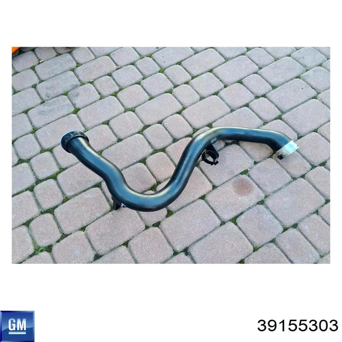 Патрубок интеркулера 39155303 General Motors