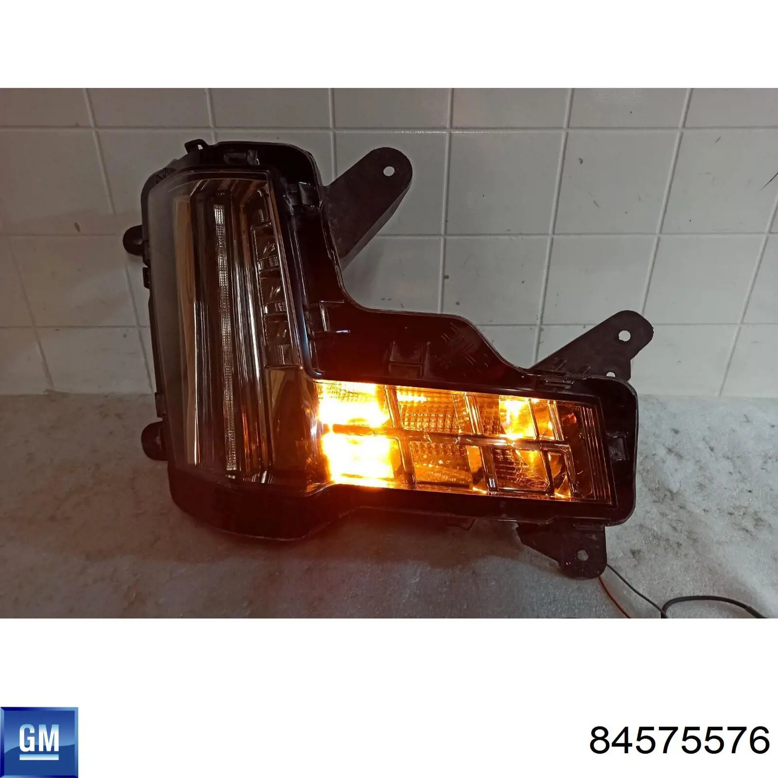 Правая противотуманная фара General Motors 84575576