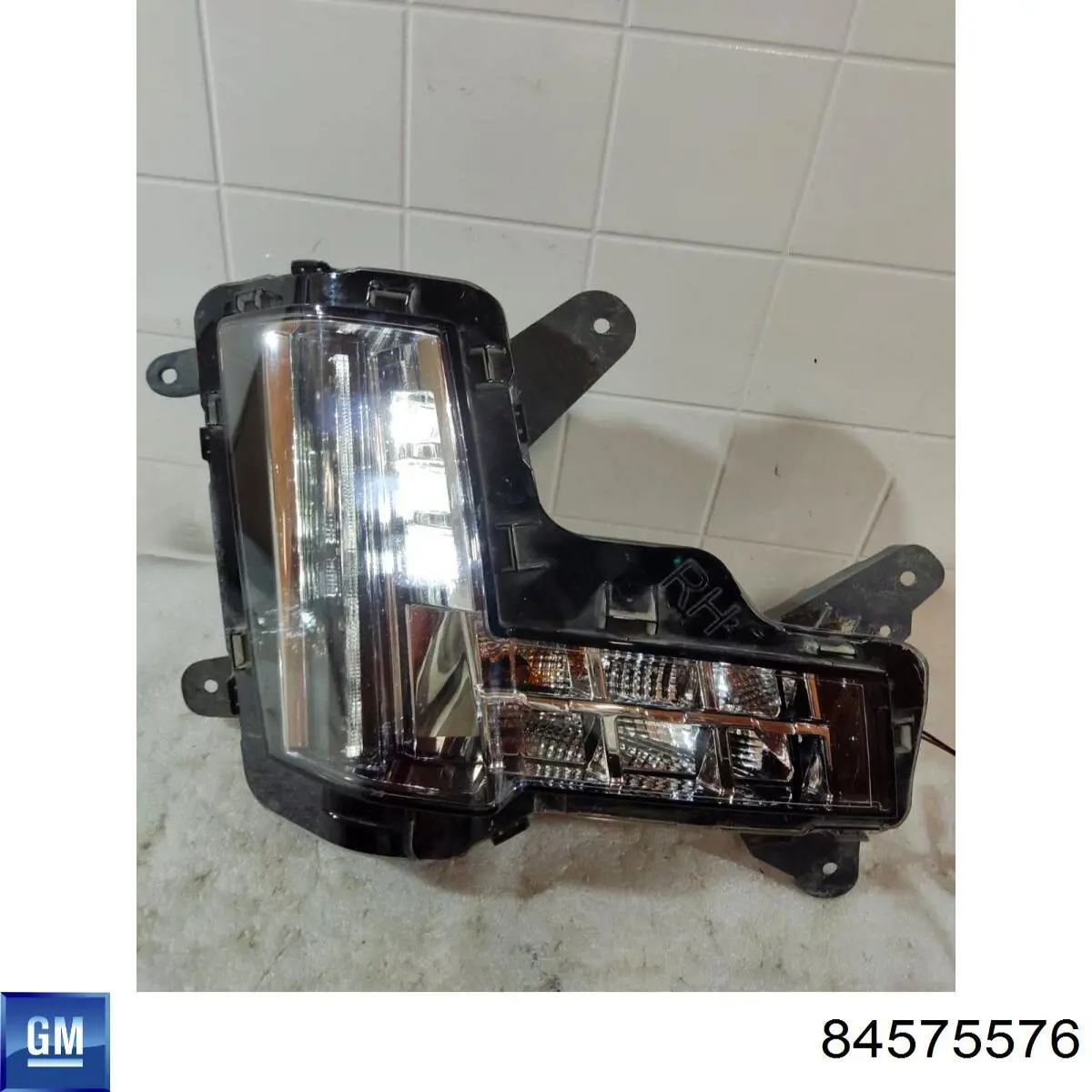 84575576 General Motors Противотуманка правая