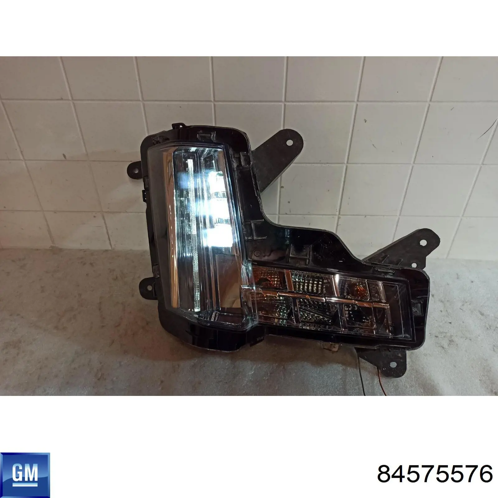 Фара противотуманная, правая General Motors 84575576 цена, от 1034.01 USD