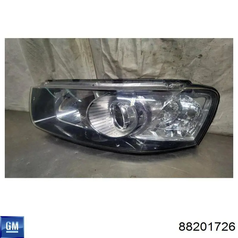 Левая фара 88201726 General Motors