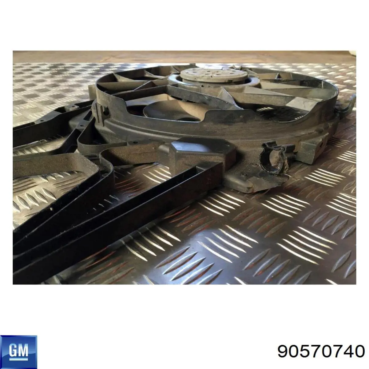 D8X038TT Thermotec Диффузор радиатора охлаждения в сборе с мотором
