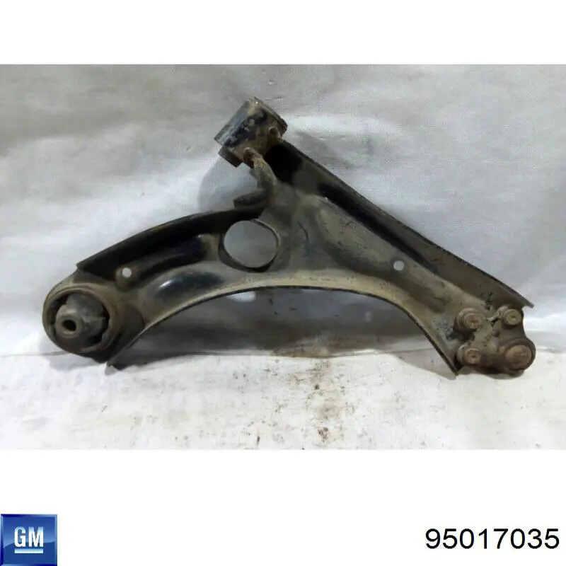 Рычаг передний нижний левый General Motors 95017035