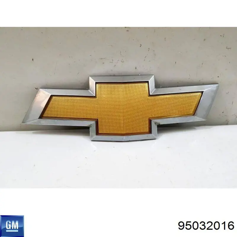 Эмблема решетки радиатора на Chevrolet Cruze J300