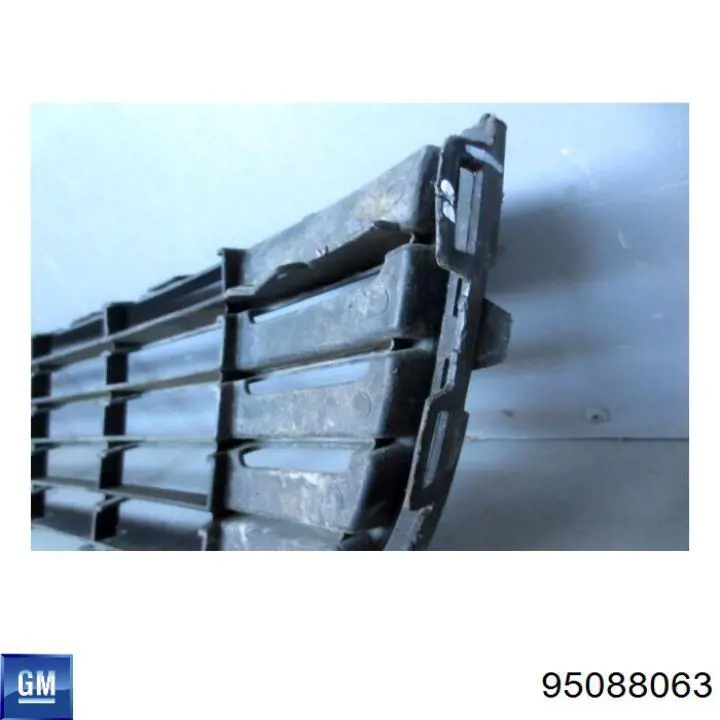 Купить 95088063 General Motors Решетка переднего бампера, центральная