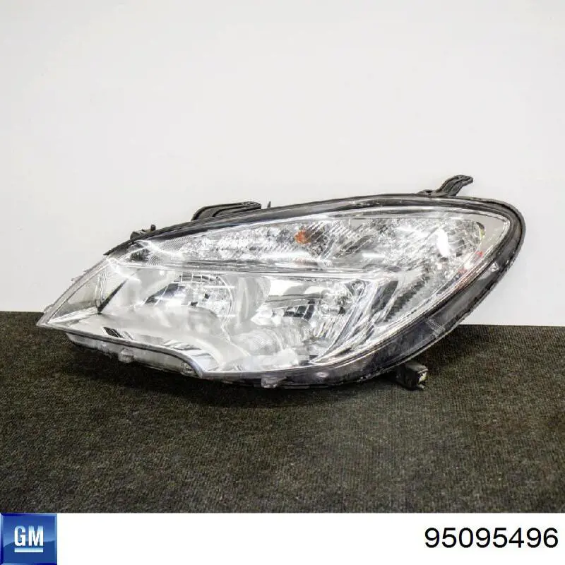 Левая фара 95095496 General Motors