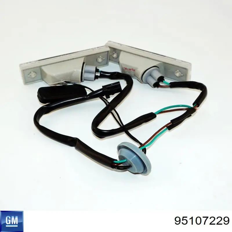 Купить 95107229 Opel Фонарь подсветки номерного знака