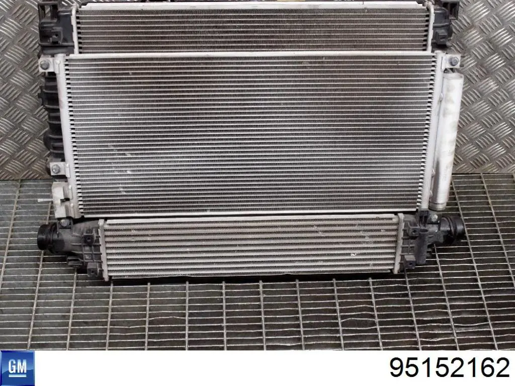 Радиатор охлаждения, АКПП/КПП на Chevrolet TRAX 