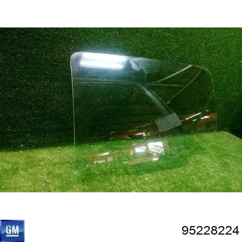 Стекло двери задней правой GS1712D304 XYG