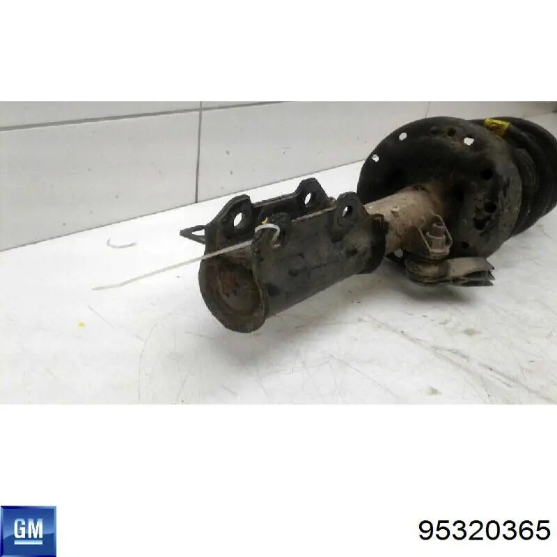 95320365 General Motors Амортизатор передней подвески правый