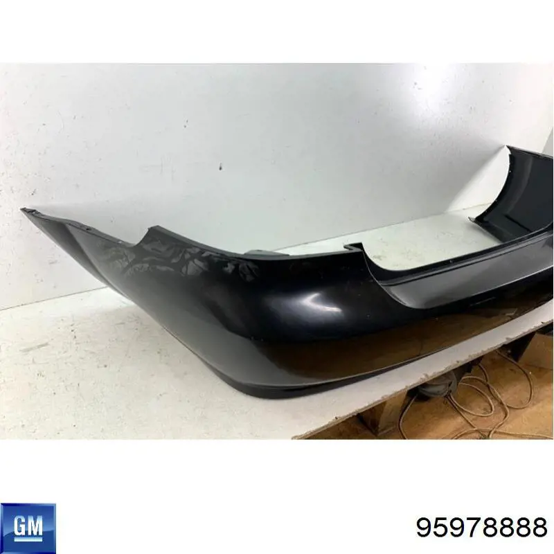 Задний бампер 94501608 General Motors
