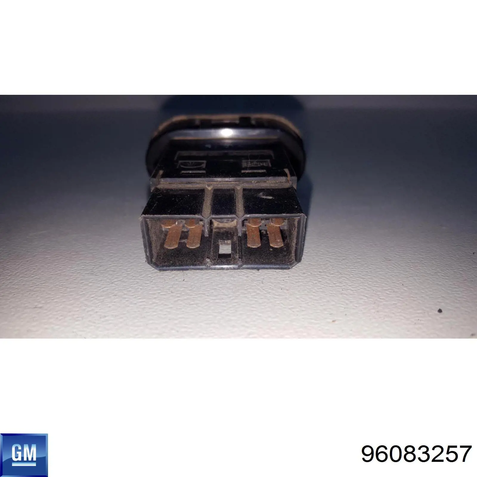 Кнопка аварийного сигнала General Motors 96083257 цена, от 69.83 USD