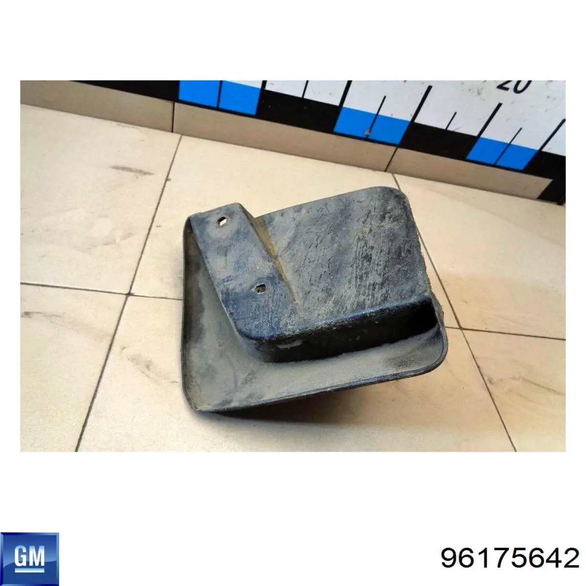 96175642 General Motors Брызговик задний правый