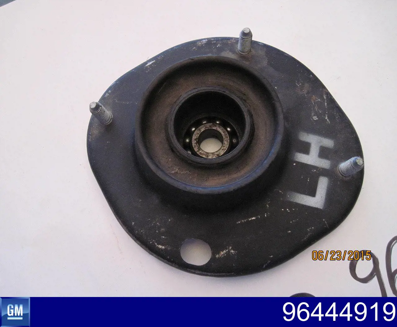 Опора амортизатора переднего левого General Motors 96444919 цена, от 23.18 USD
