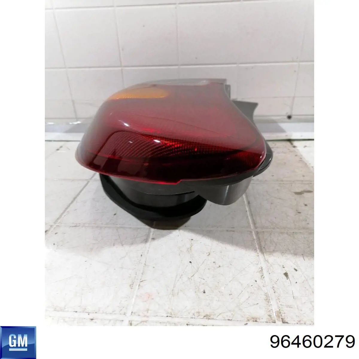 Фонарь задний правый внешний 96460276 General Motors