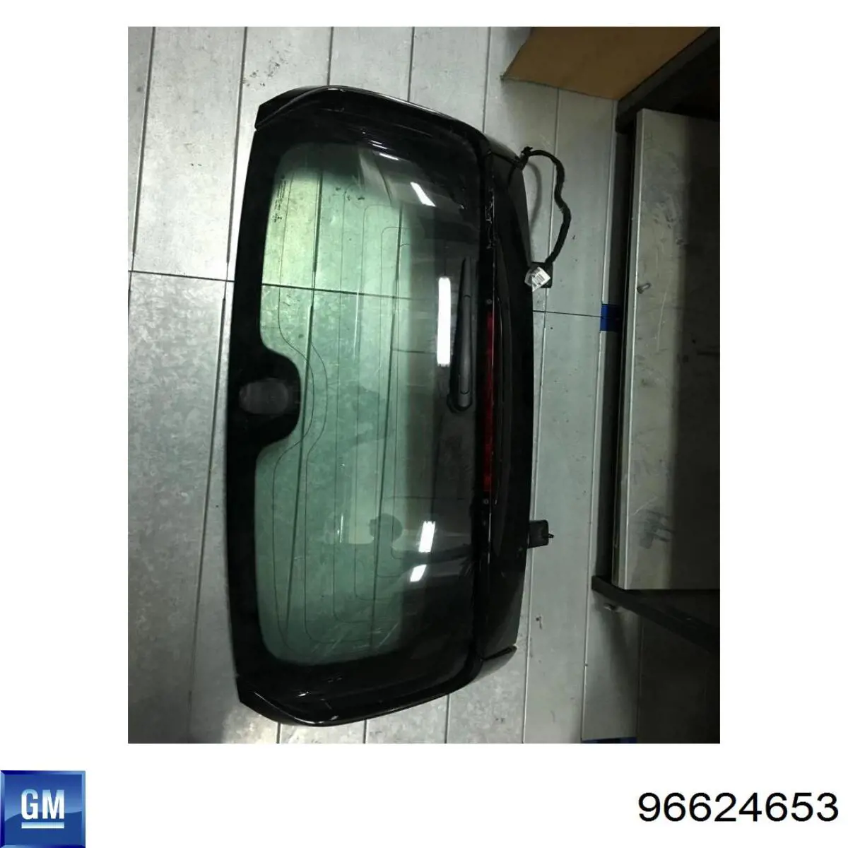 Купить 3024BGNRO1H XYG Стекло крышки багажника