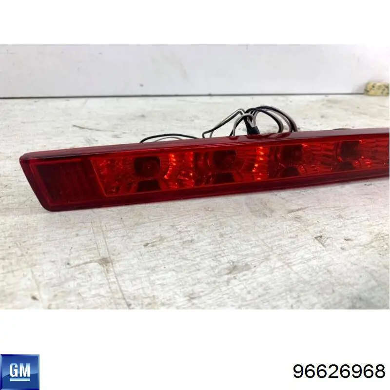 Sinal de parada traseiro adicional para Chevrolet Captiva I C100