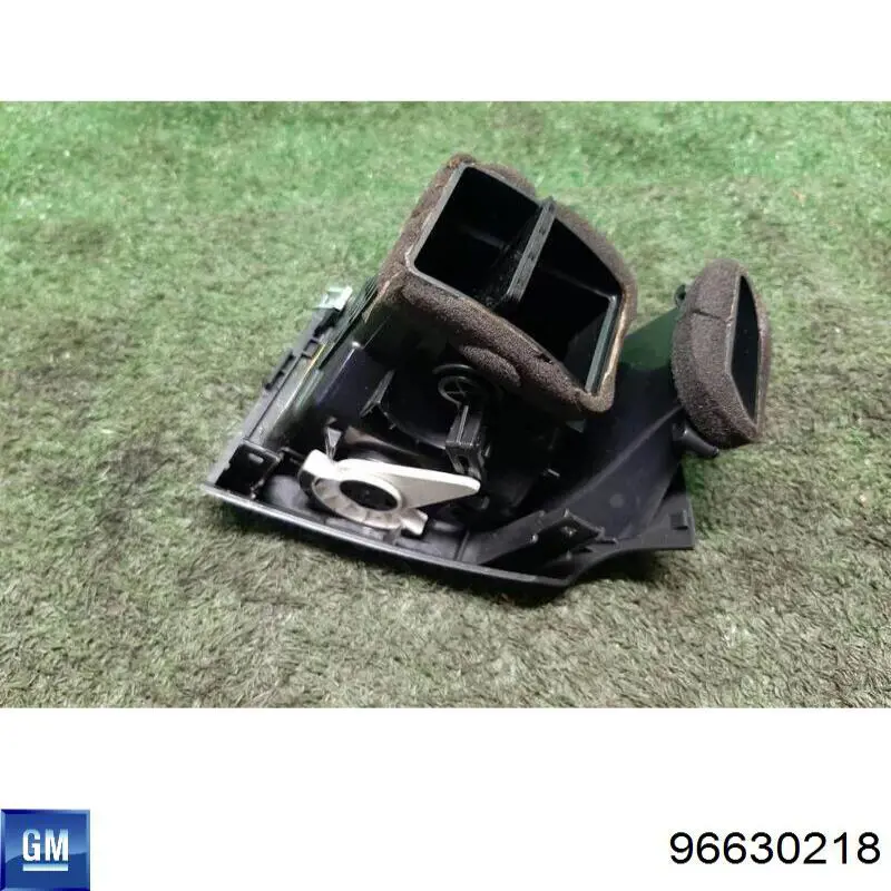 Решетка вентиляции салона на "торпедо" левая General Motors 96630218 цена, от 5.93 USD