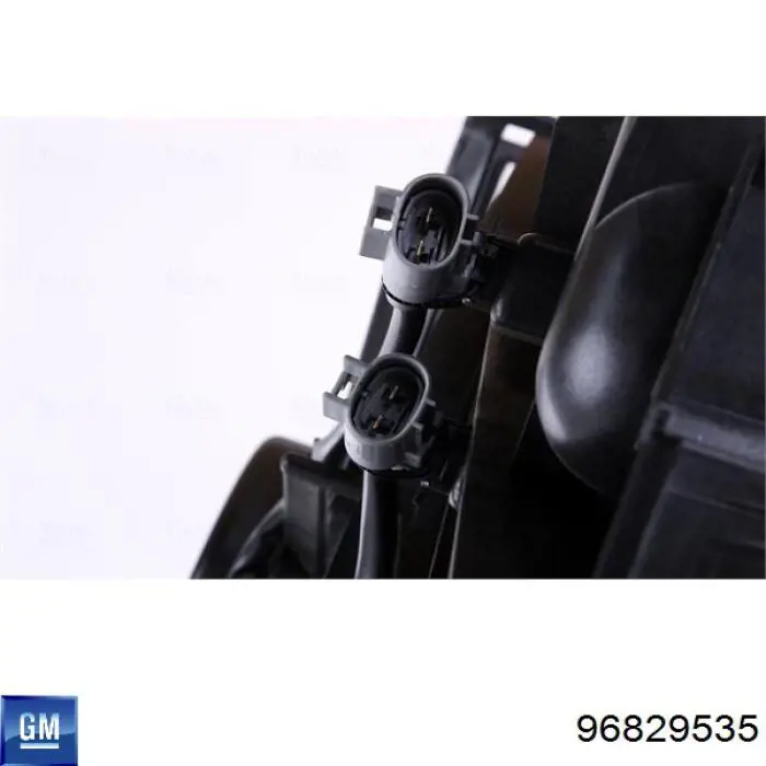 Диффузор вентилятора в сборе с мотором и крыльчаткой 96829535 General Motors