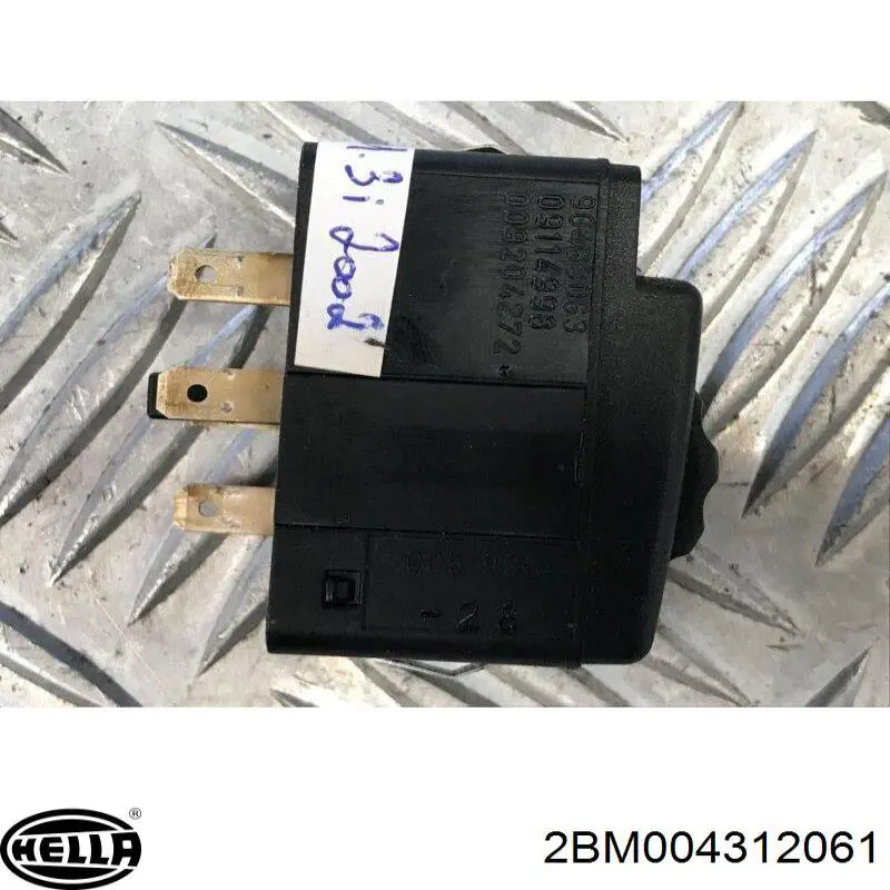Габарит (указатель поворота) правый HELLA 2BM004312061