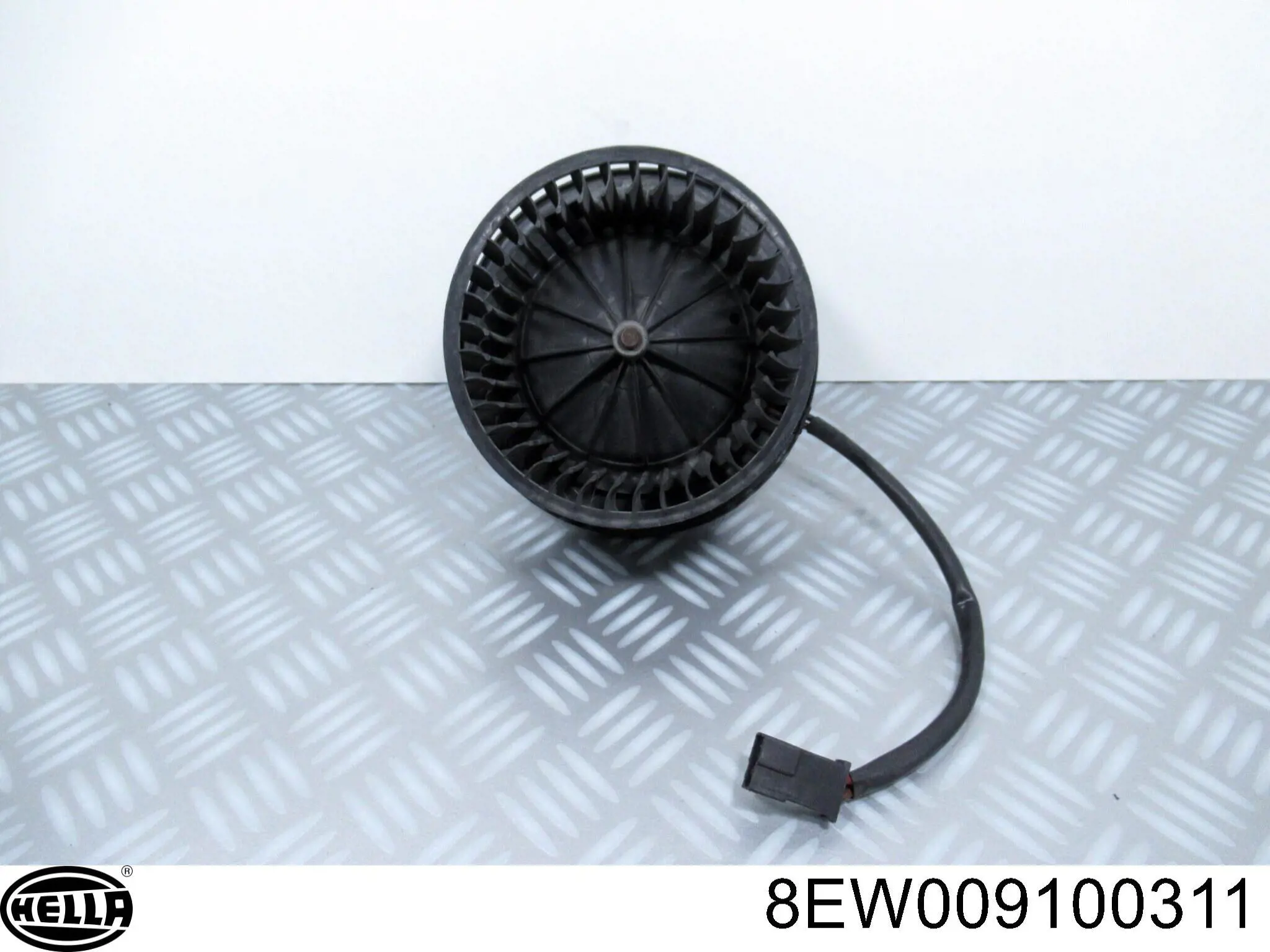 Моторчик печки HELLA 8EW009100311