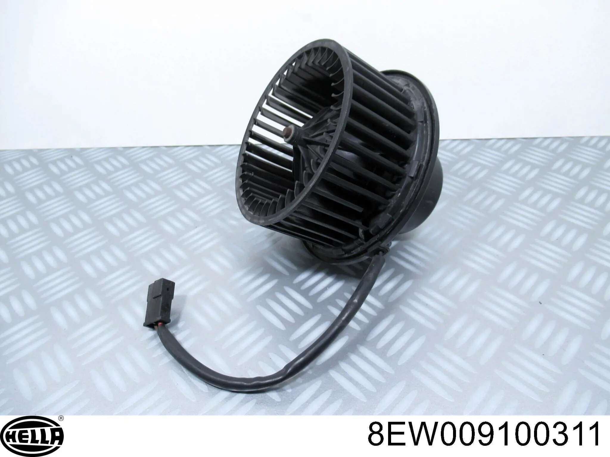 8EW009100311 HELLA Электромотор печки