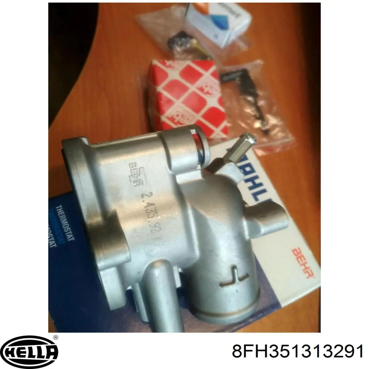 Радиатор отопителя HELLA 8FH351313291