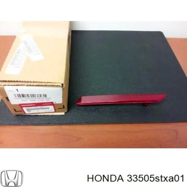 Катафот (отражатель) заднего бампера правый Honda 33505STXA01