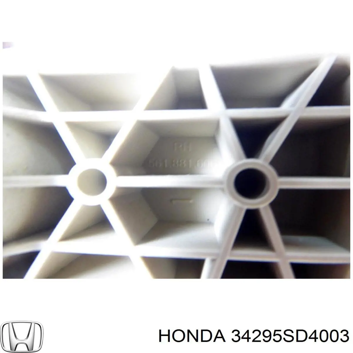 Лампочка фонаря подсветки заднего номерного знака Toyota 9098111021 цена, от 2.18 USD