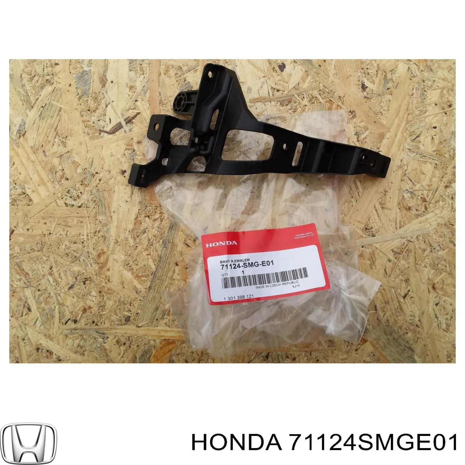 Кронштейн решетки радиатора на Honda Civic VIII 
