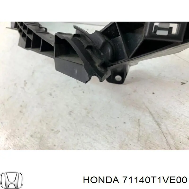 Кронштейн бампера переднего правый на Honda CR-V V 