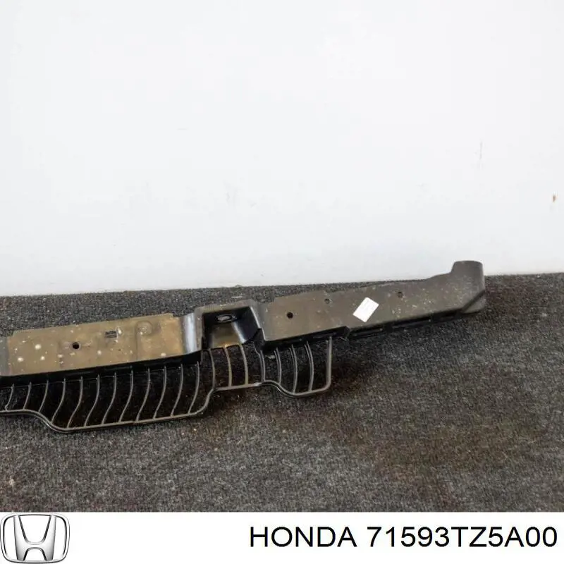 71593TZ5A00 Honda Направляющая заднего бампера правая