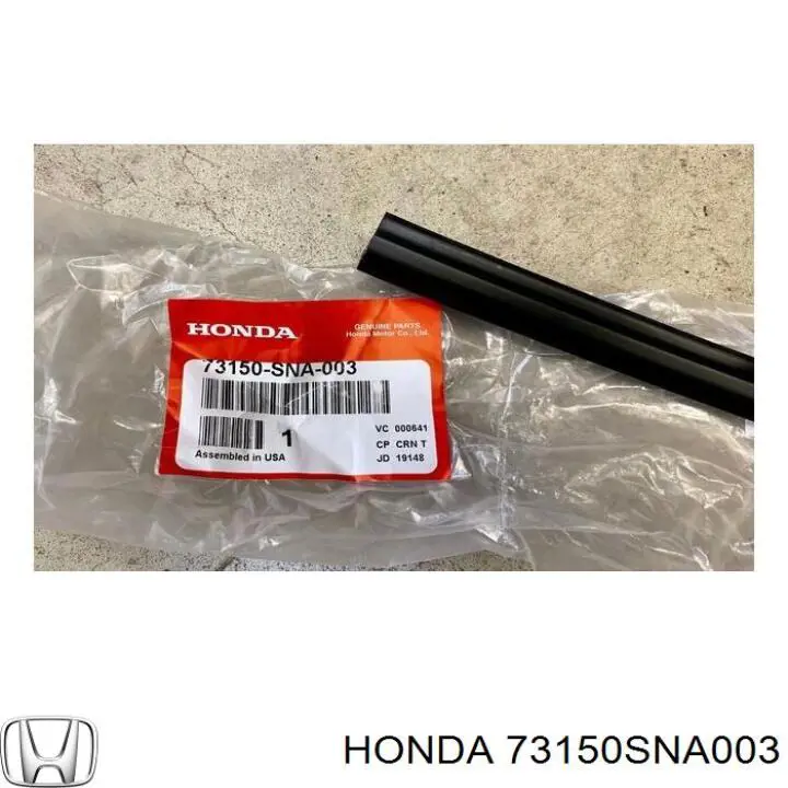 73150SNA003 Honda молдинг лобового стекла